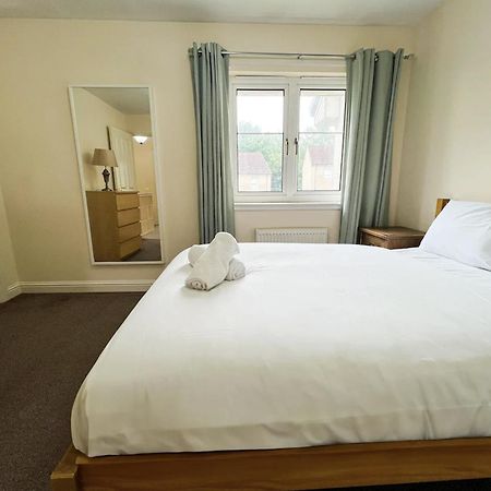 Glasgow Central - Entire House - Free Parking , Free Super Fast Wifi , Private Garden & Parking Security Kültér fotó