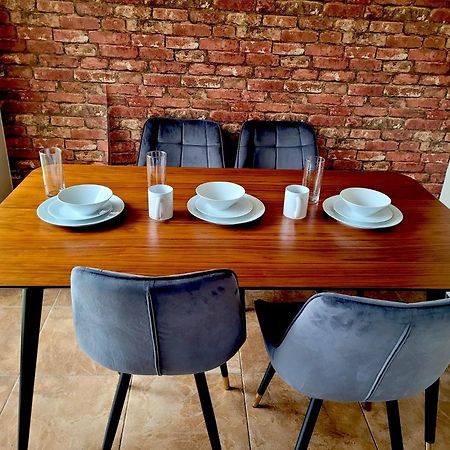 Glasgow Central - Entire House - Free Parking , Free Super Fast Wifi , Private Garden & Parking Security Kültér fotó