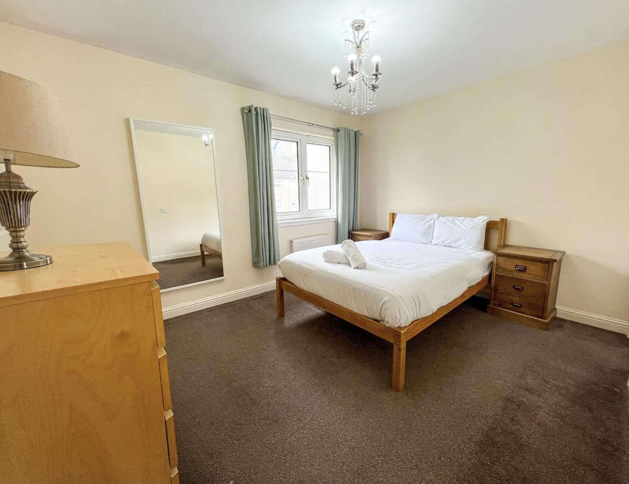 Glasgow Central - Entire House - Free Parking , Free Super Fast Wifi , Private Garden & Parking Security Kültér fotó