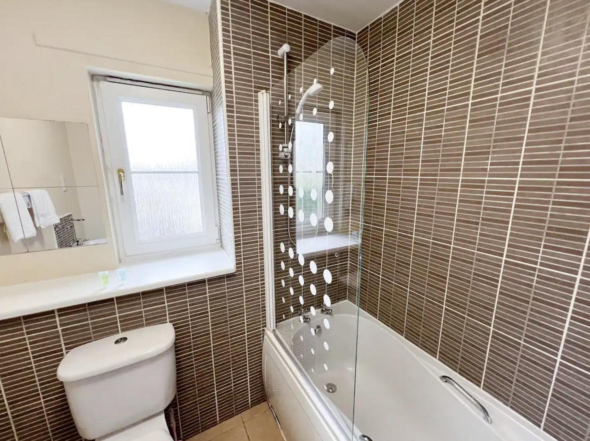 Glasgow Central - Entire House - Free Parking , Free Super Fast Wifi , Private Garden & Parking Security Kültér fotó