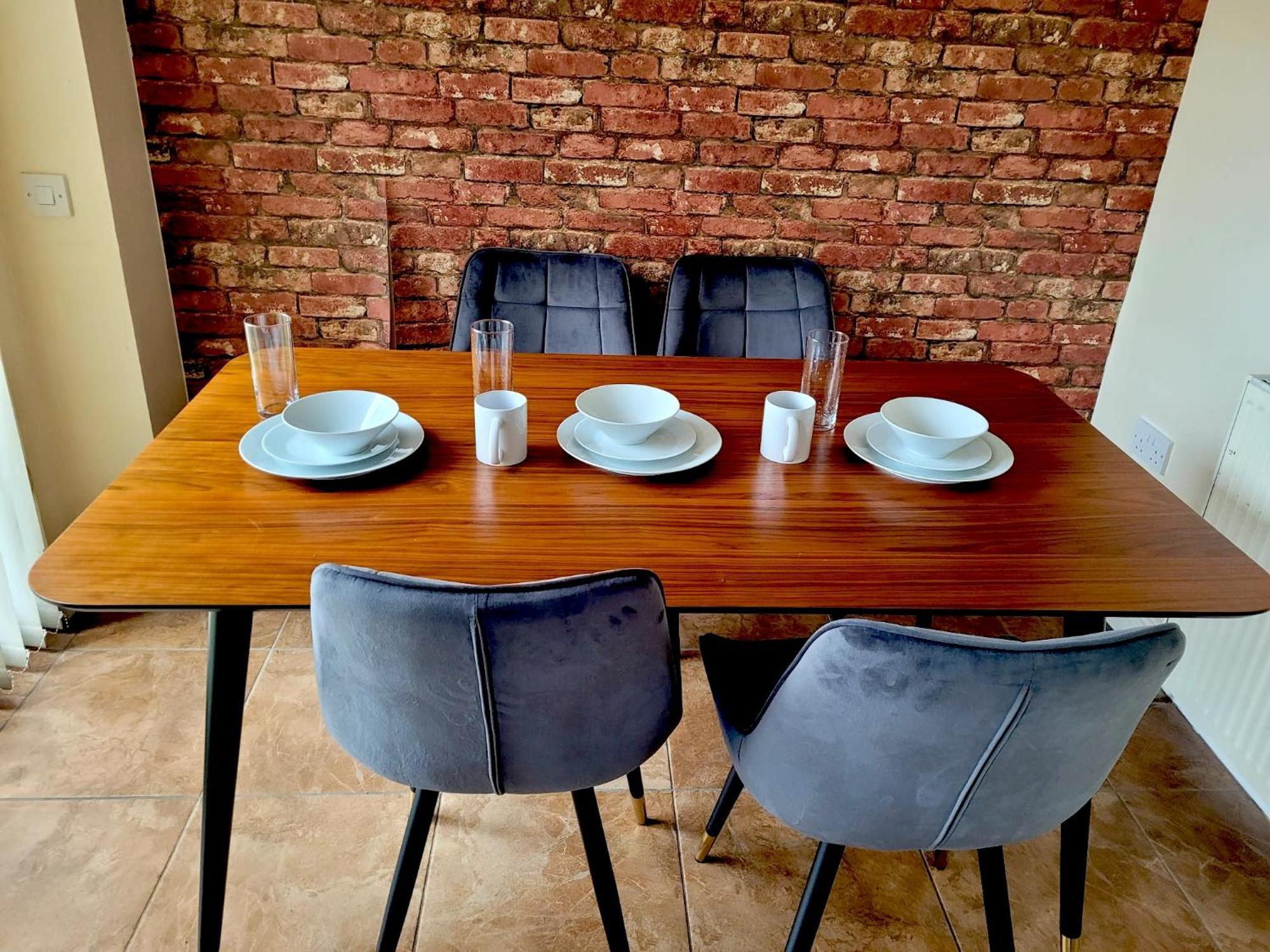 Glasgow Central - Entire House - Free Parking , Free Super Fast Wifi , Private Garden & Parking Security Kültér fotó