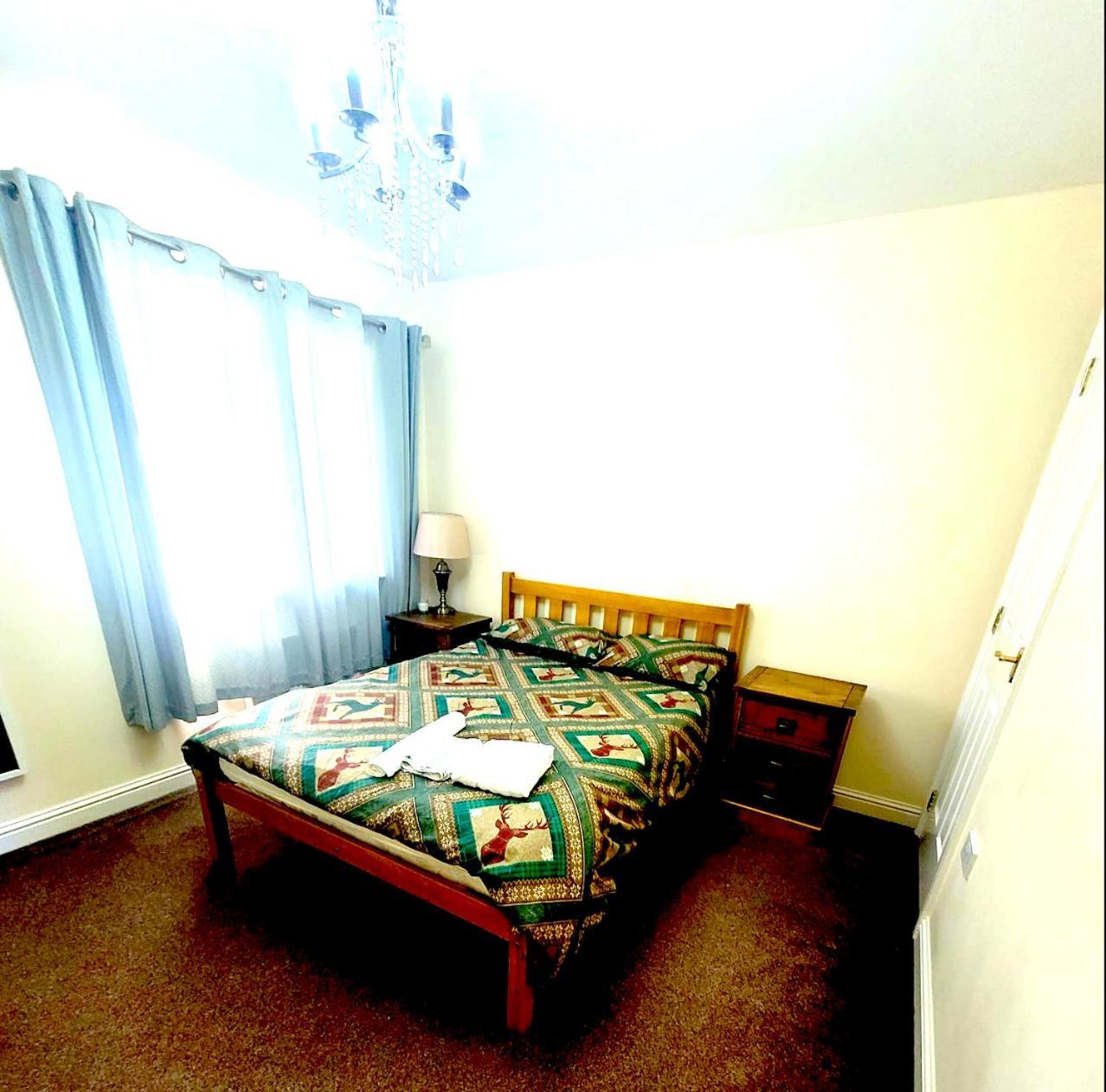 Glasgow Central - Entire House - Free Parking , Free Super Fast Wifi , Private Garden & Parking Security Kültér fotó